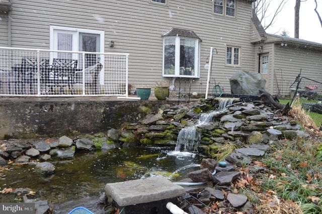 8 ELK CIR, New Providence, PA 17560