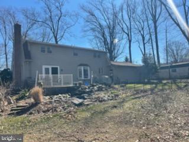 8 ELK CIR, New Providence, PA 17560