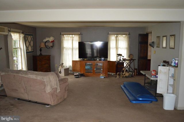 8 ELK CIR, New Providence, PA 17560