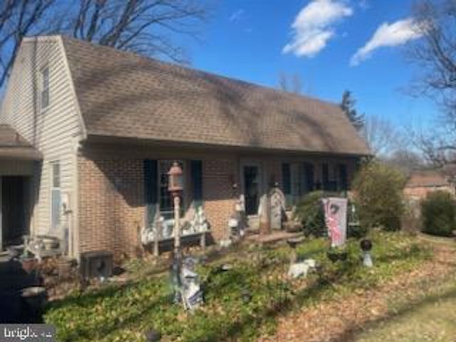 8 ELK CIR, New Providence, PA 17560