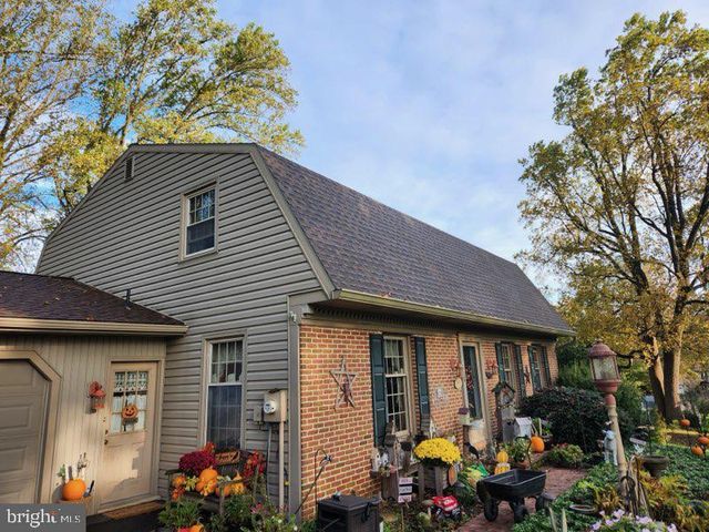 8 ELK CIR, New Providence, PA 17560