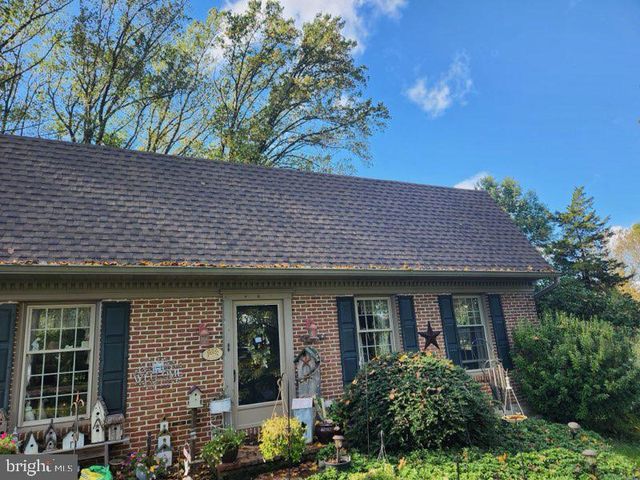 8 ELK CIR, New Providence, PA 17560