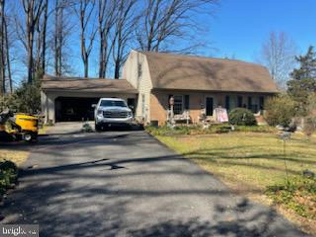 8 ELK CIR, New Providence, PA 17560