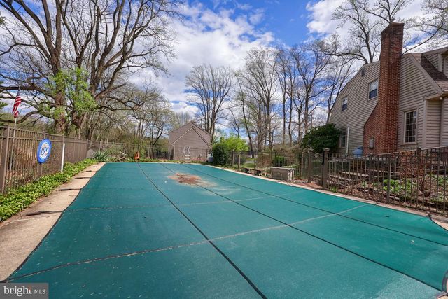 8 ELK CIR, New Providence, PA 17560