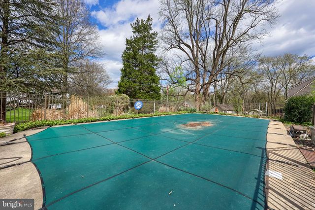 8 ELK CIR, New Providence, PA 17560