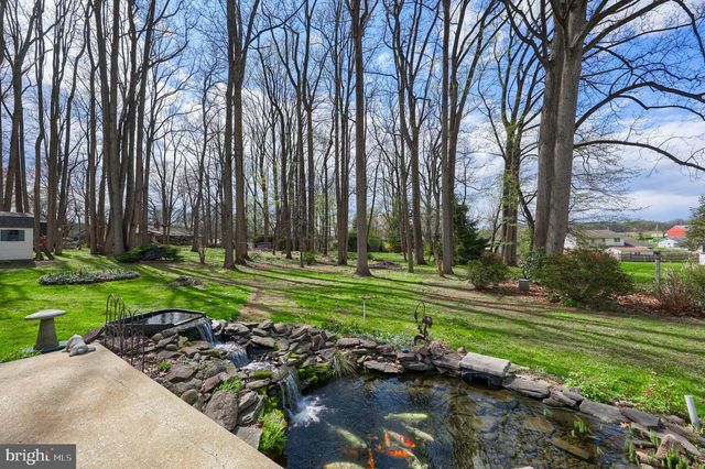 8 ELK CIR, New Providence, PA 17560