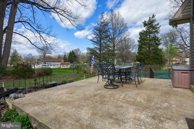 8 ELK CIR, New Providence, PA 17560