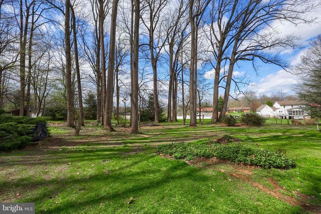 8 ELK CIR, New Providence, PA 17560