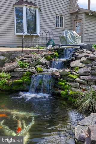 8 ELK CIR, New Providence, PA 17560