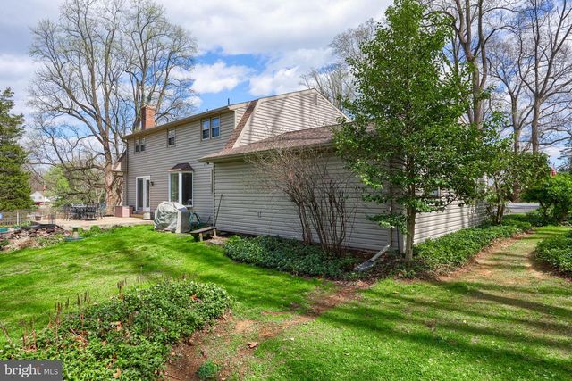 8 ELK CIR, New Providence, PA 17560