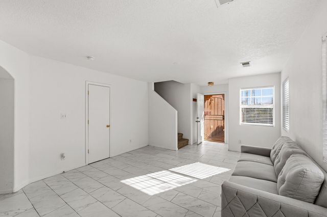 527 Saddle Blanket Trail SW, Albuquerque, NM 87121