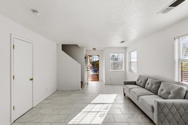 527 Saddle Blanket Trail SW, Albuquerque, NM 87121