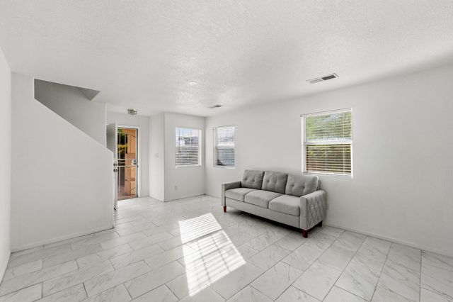 527 Saddle Blanket Trail SW, Albuquerque, NM 87121