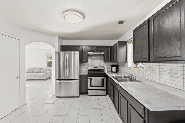 527 Saddle Blanket Trail SW, Albuquerque, NM 87121