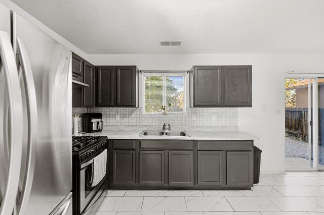 527 Saddle Blanket Trail SW, Albuquerque, NM 87121