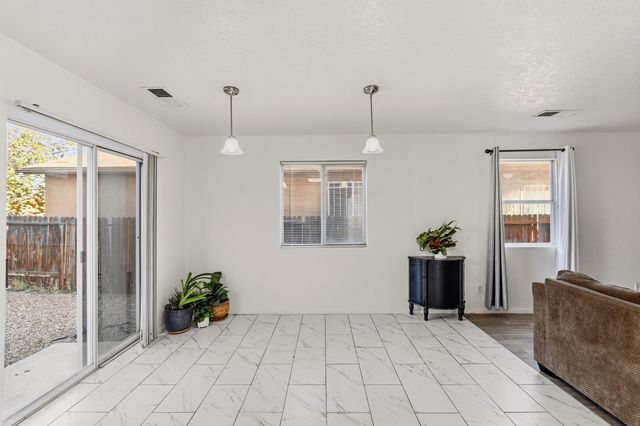 527 Saddle Blanket Trail SW, Albuquerque, NM 87121