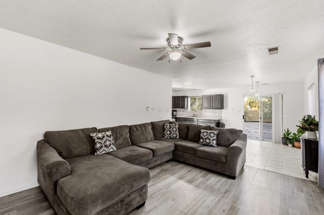 527 Saddle Blanket Trail SW, Albuquerque, NM 87121