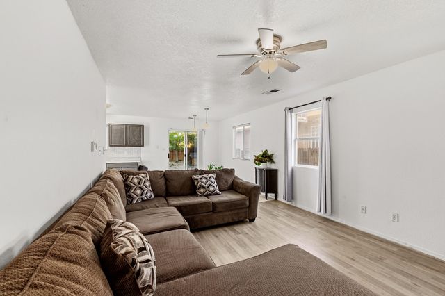 527 Saddle Blanket Trail SW, Albuquerque, NM 87121