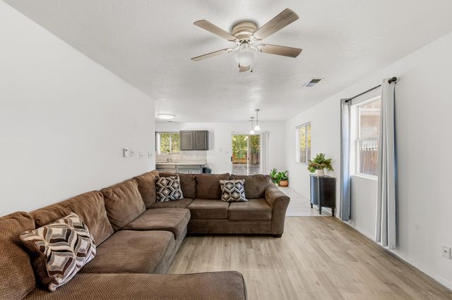 527 Saddle Blanket Trail SW, Albuquerque, NM 87121