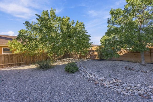 527 Saddle Blanket Trail SW, Albuquerque, NM 87121