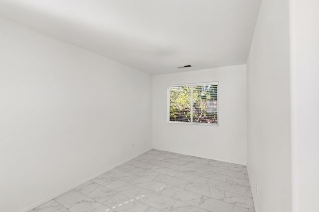 527 Saddle Blanket Trail SW, Albuquerque, NM 87121