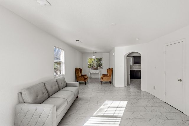 527 Saddle Blanket Trail SW, Albuquerque, NM 87121
