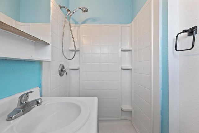 533 Linda Ct, Oakdale, CA 95361