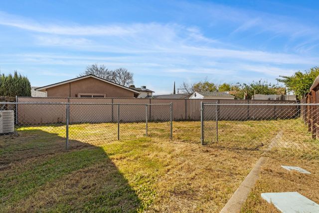 533 Linda Ct, Oakdale, CA 95361