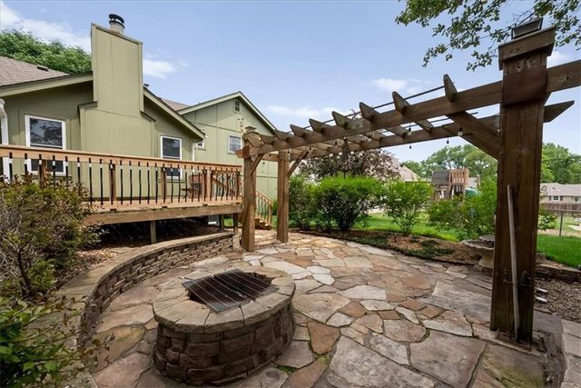 1327 Depot Drive, Lee's Summit, MO 64086