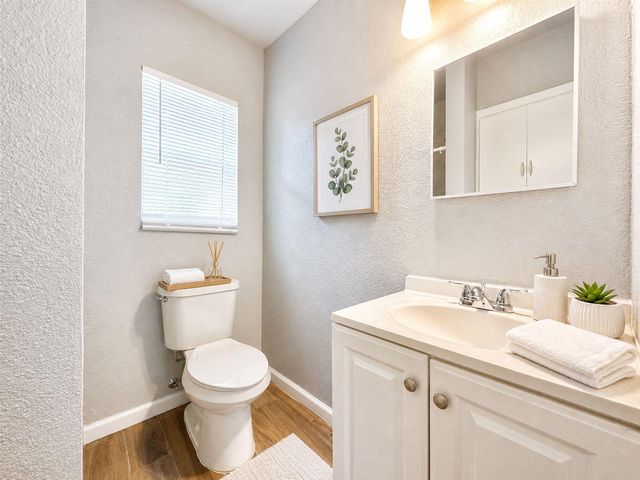 204 E 30th ST 101, Austin, TX 78705