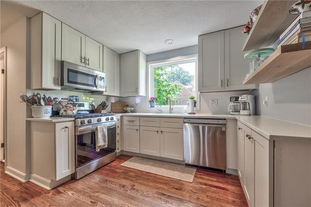 2417 W 49th Terrace, Westwood, KS 66205