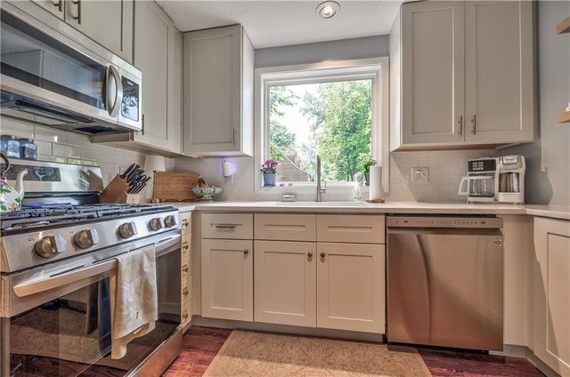 2417 W 49th Terrace, Westwood, KS 66205