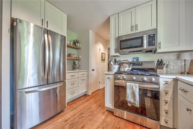 2417 W 49th Terrace, Westwood, KS 66205