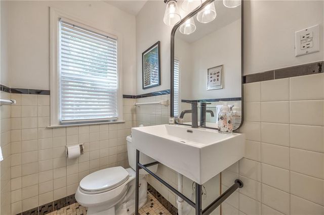 2417 W 49th Terrace, Westwood, KS 66205