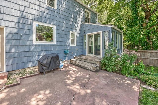2417 W 49th Terrace, Westwood, KS 66205
