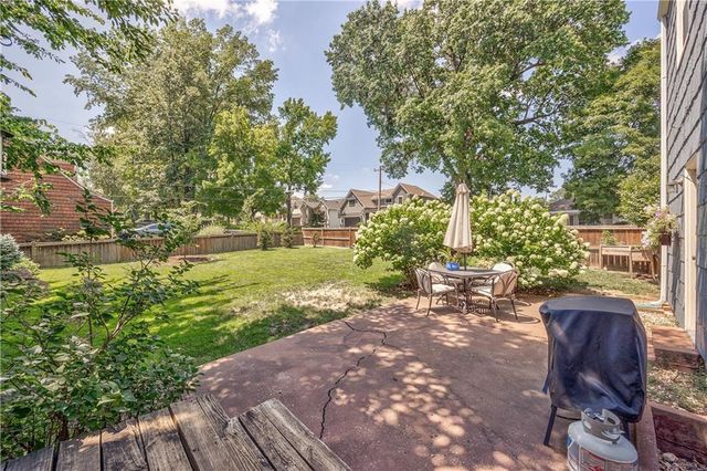 2417 W 49th Terrace, Westwood, KS 66205