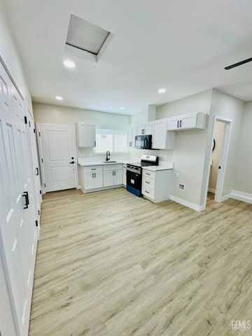 1804 Hodges Avenue, Bakersfield, CA 93304