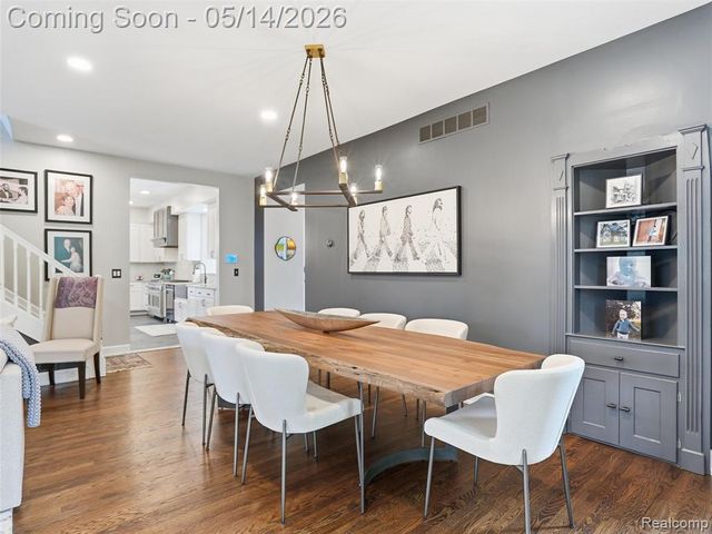 7475 Pinehurst Circle, Bloomfield Hills, MI 48301