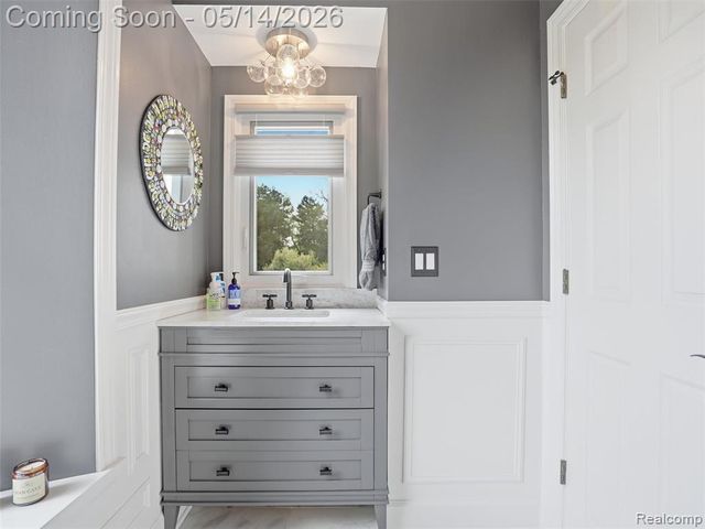 7475 Pinehurst Circle, Bloomfield Hills, MI 48301