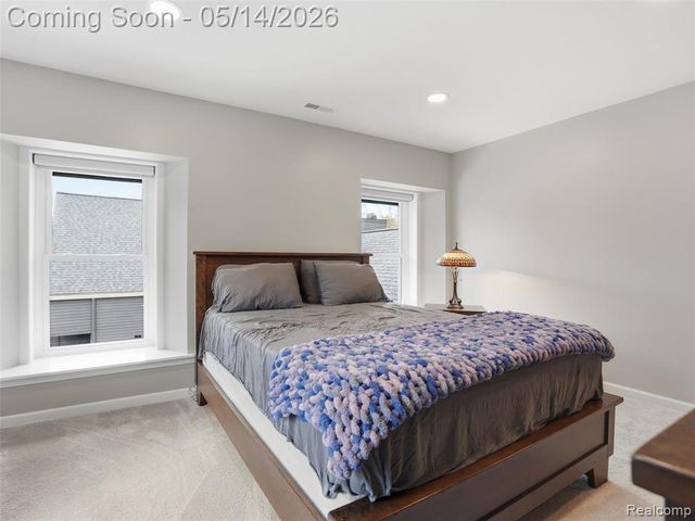 7475 Pinehurst Circle, Bloomfield Hills, MI 48301