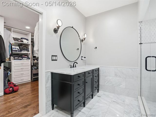 7475 Pinehurst Circle, Bloomfield Hills, MI 48301