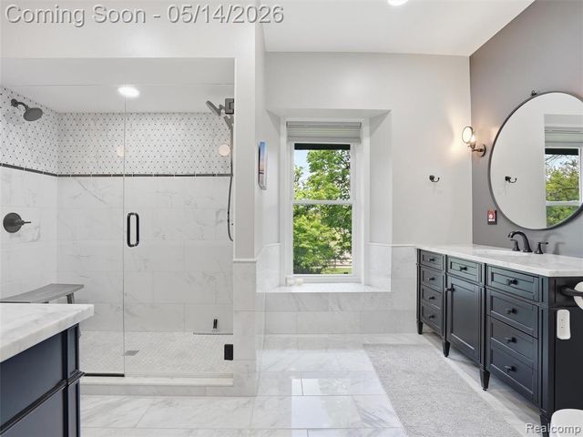 7475 Pinehurst Circle, Bloomfield Hills, MI 48301