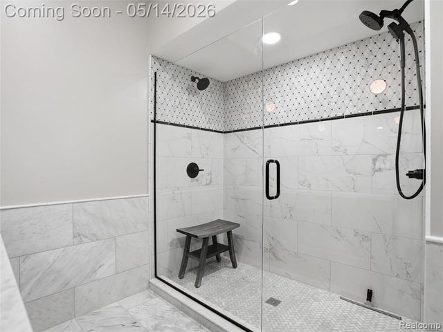 7475 Pinehurst Circle, Bloomfield Hills, MI 48301