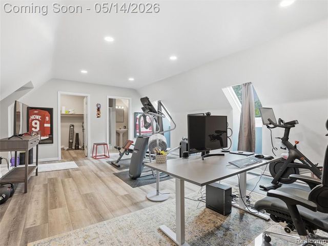 7475 Pinehurst Circle, Bloomfield Hills, MI 48301