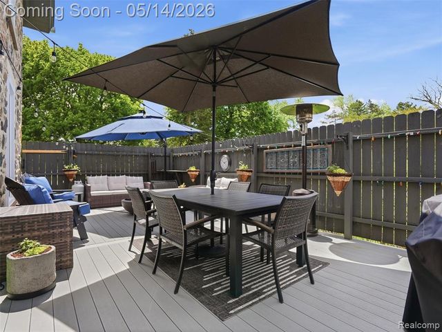 7475 Pinehurst Circle, Bloomfield Hills, MI 48301