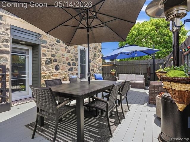 7475 Pinehurst Circle, Bloomfield Hills, MI 48301