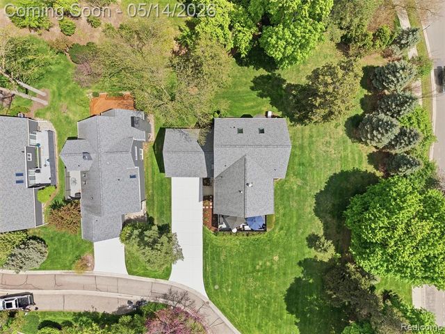 7475 Pinehurst Circle, Bloomfield Hills, MI 48301