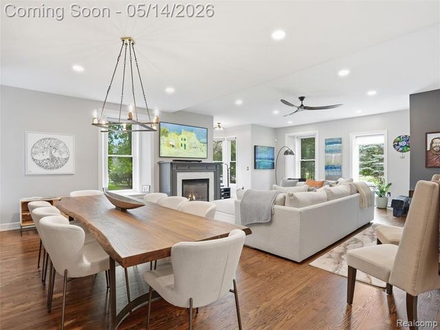 7475 Pinehurst Circle, Bloomfield Hills, MI 48301