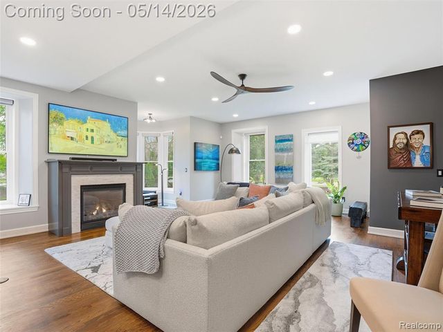 7475 Pinehurst Circle, Bloomfield Hills, MI 48301