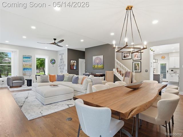 7475 Pinehurst Circle, Bloomfield Hills, MI 48301